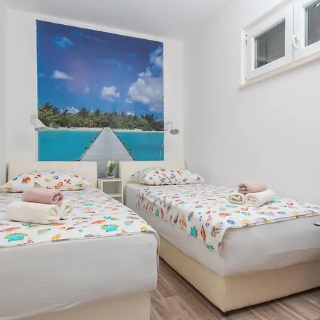 Beachfront Mihovil With Direct Access Kaštel Štafilić