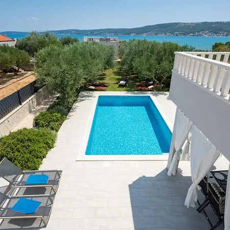 Beachfront Mihovil With Direct Access * Kaštel Štafilić
