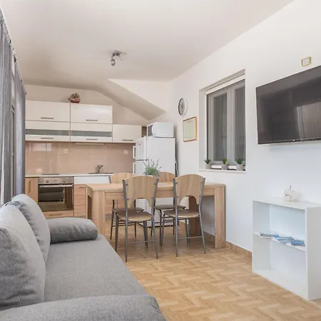 Beachfront Mihovil With Direct Access Kaštel Štafilić