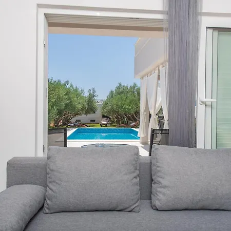 Beachfront Mihovil With Direct Access Kaštel Štafilić