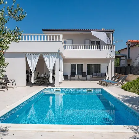 Beachfront Mihovil With Direct Access فيلة *