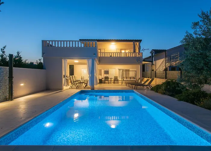 Villa Beachfront Mihovil With Direct Access Kaštel Štafilić