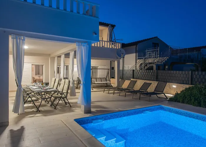 Beachfront Mihovil With Direct Access * Kaštel Štafilić