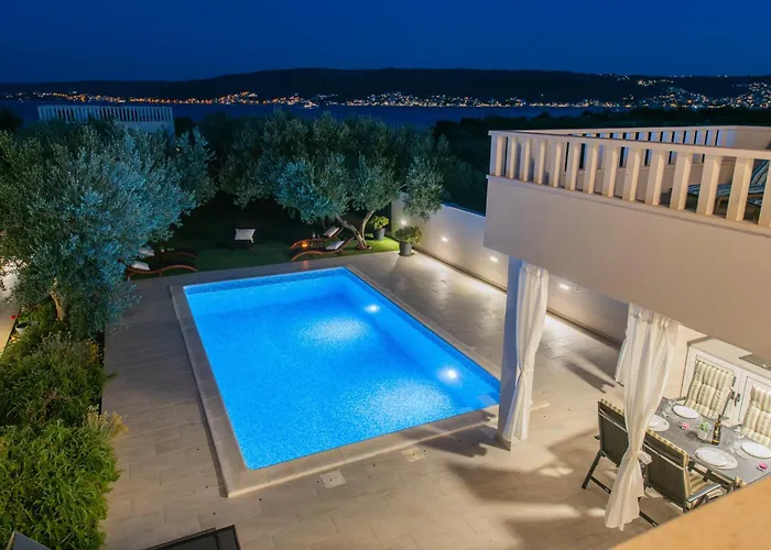 Villa Beachfront Mihovil With Direct Access Kaštel Štafilić