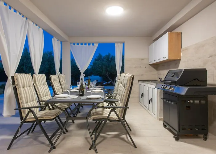 Beachfront Mihovil With Direct Access * Kaštel Štafilić