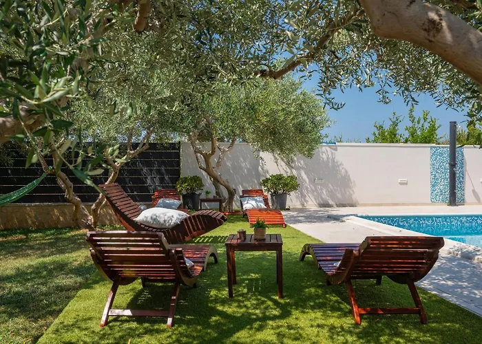 Beachfront Mihovil With Direct Access Kaštel Štafilić
