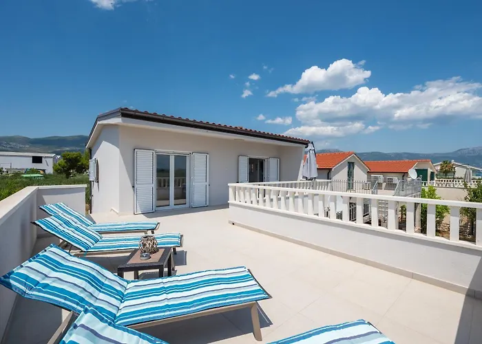 Beachfront Mihovil With Direct Access Villa Kaštel Štafilić