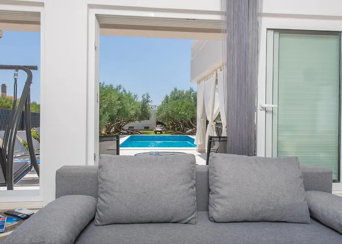 Beachfront Mihovil With Direct Access Kaštel Štafilić
