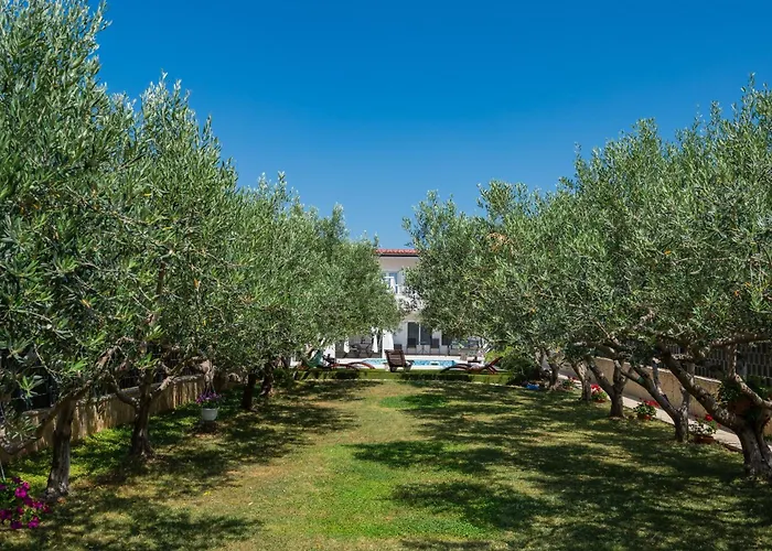 Villa Beachfront Mihovil With Direct Access Kaštel Štafilić