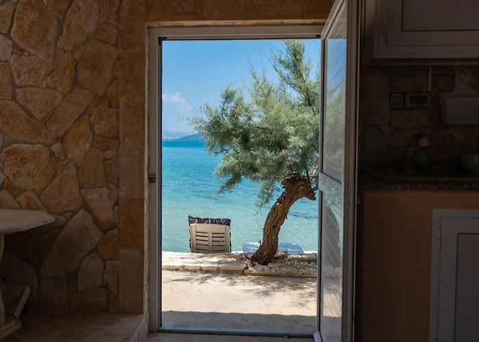 Beachfront Mihovil With Direct Access * Kaštel Štafilić