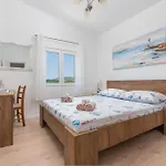 Beachfront Mihovil With Direct Access Vila