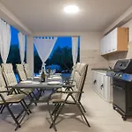 Beachfront Mihovil With Direct Access * Kaštel Štafilić
