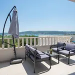 Vila Beachfront Mihovil With Direct Access *