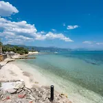 Vila Beachfront Mihovil With Direct Access *