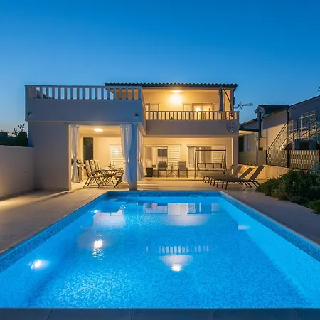 Villa Beachfront Mihovil With Direct Access Kaštel Štafilić