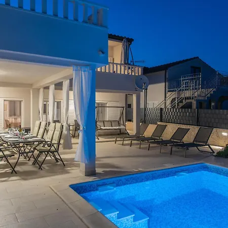 Beachfront Mihovil With Direct Access * Kaštel Štafilić