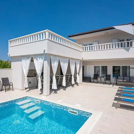 Vila Beachfront Mihovil With Direct Access